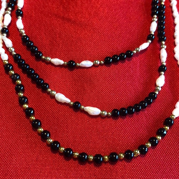 Black/white/ gold necklaces & bracelet - Picture 6 of 7